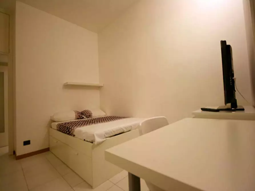 Immagine 3 di Camera in affitto  in Via Francesco dall'Ongaro a Milano