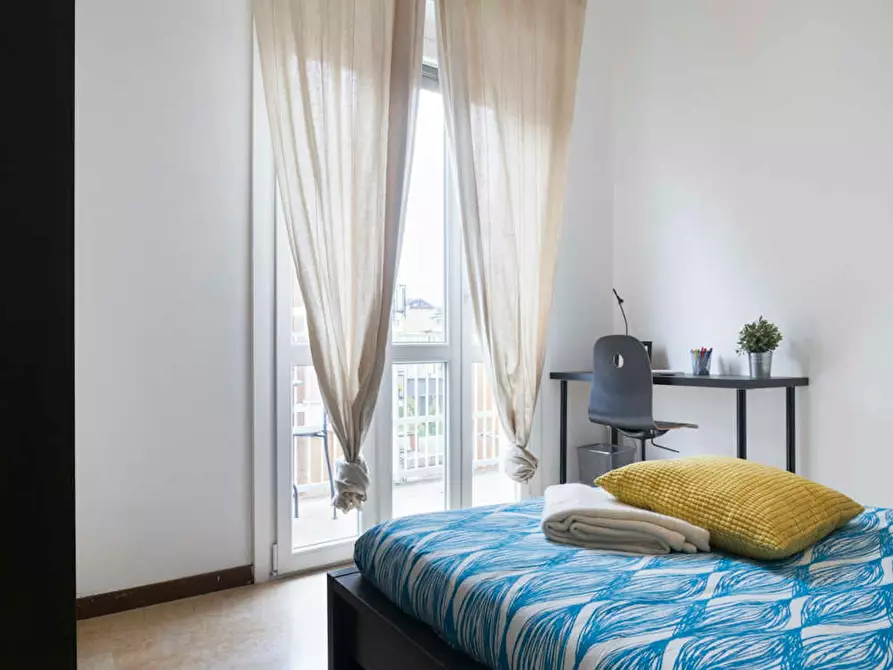 Immagine 1 di Camera in affitto  in Viale Carlo Espinasse a Milano