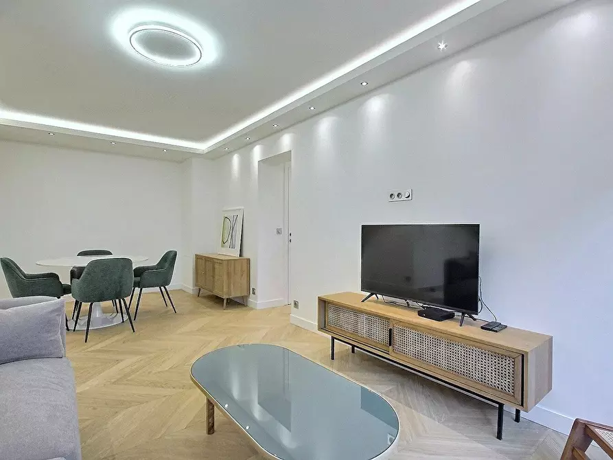 Immagine 4 di Appartamento in affitto  in Rue de la Folie-Méricourt a Paris