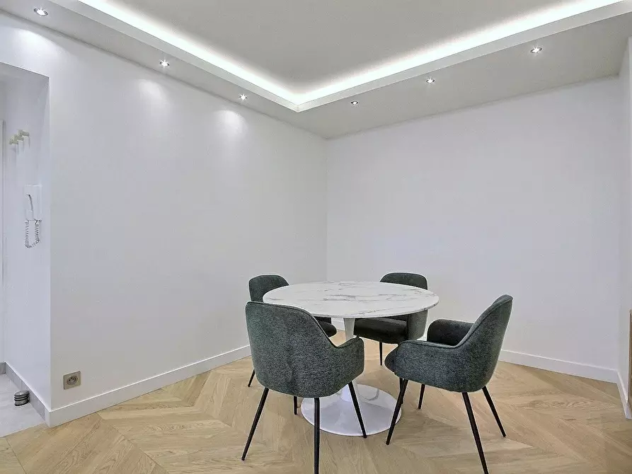 Immagine 6 di Appartamento in affitto  in Rue de la Folie-Méricourt a Paris