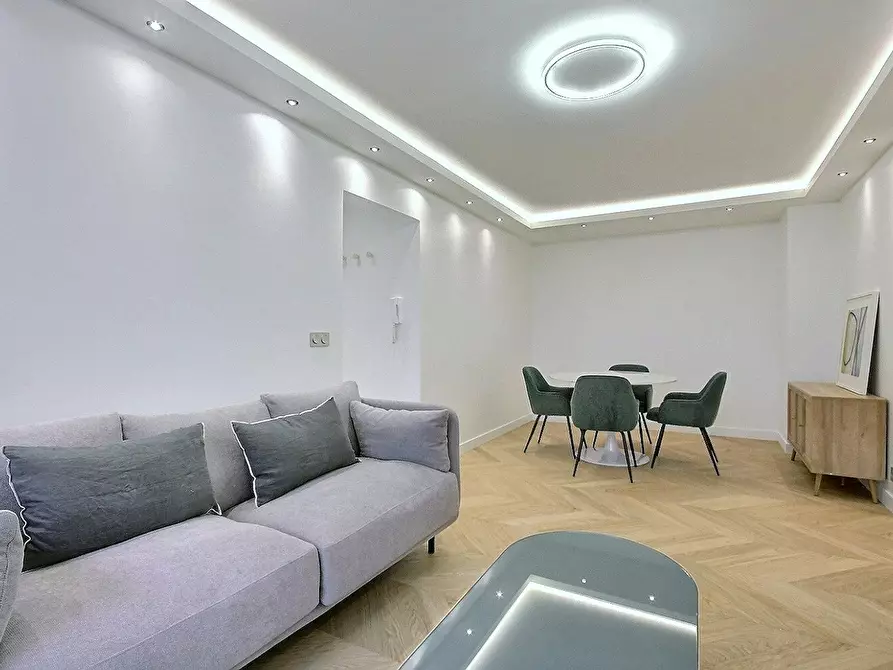 Immagine 5 di Appartamento in affitto  in Rue de la Folie-Méricourt a Paris