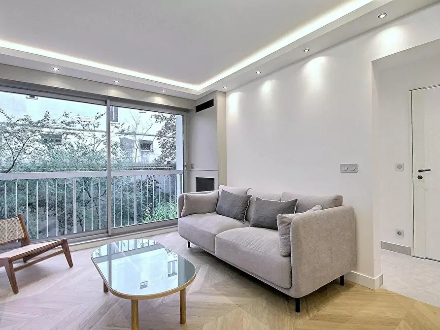 Immagine 8 di Appartamento in affitto  in Rue de la Folie-Méricourt a Paris