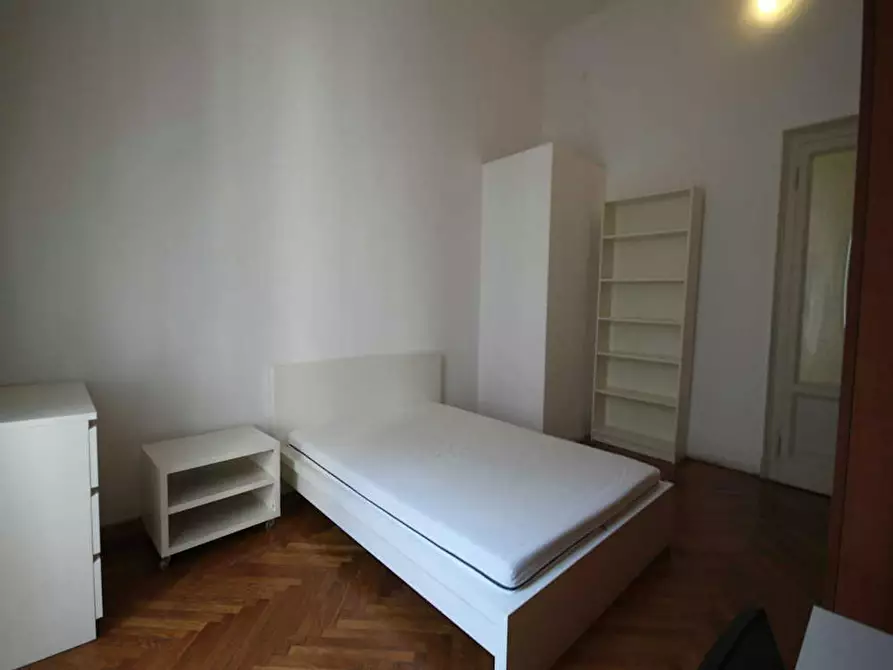 Immagine 3 di Camera in affitto  in Piazza Ventiquattro Maggio a Milano