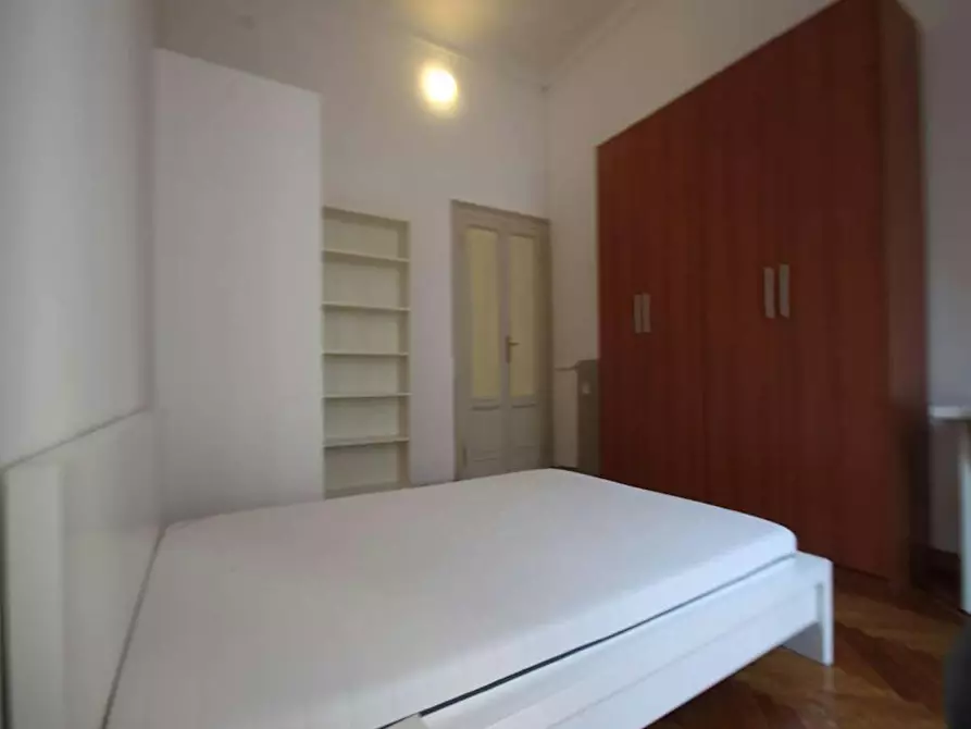 Immagine 5 di Camera in affitto  in Piazza Ventiquattro Maggio a Milano
