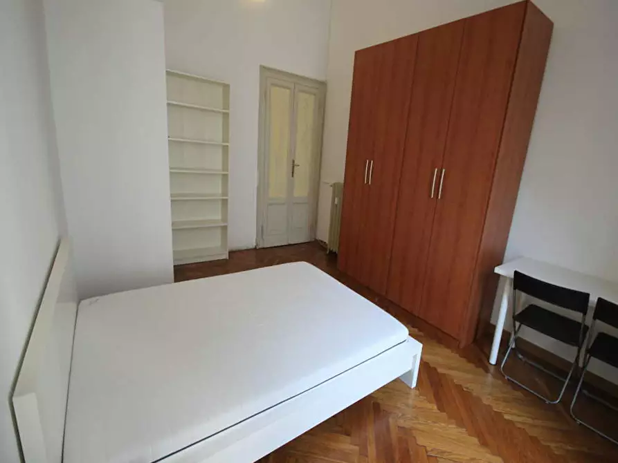 Immagine 1 di Camera in affitto  in Piazza Ventiquattro Maggio a Milano
