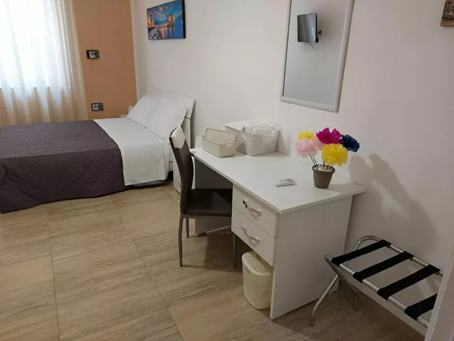 Immagine 2 di Camera in affitto  in Via Vecchia Canzanella a Napoli