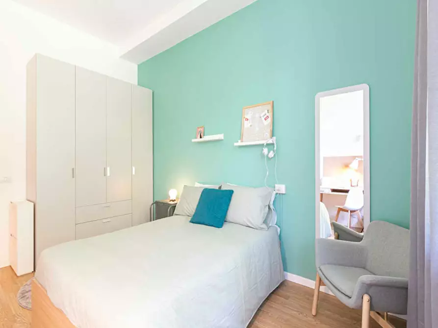 Immagine 8 di Camera in affitto  in Via Broletto a Milano