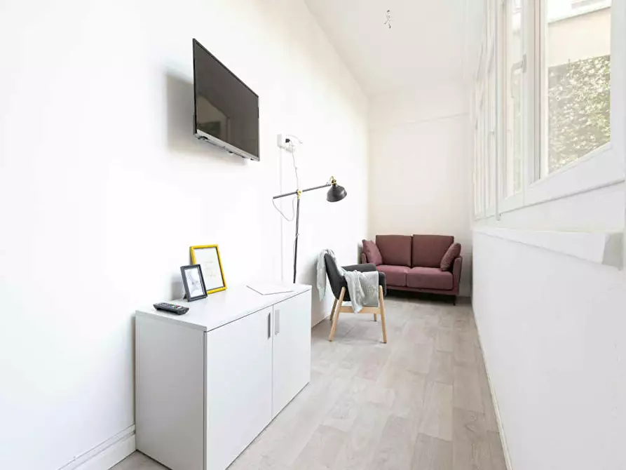 Immagine 10 di Camera in affitto  in Via Broletto a Milano