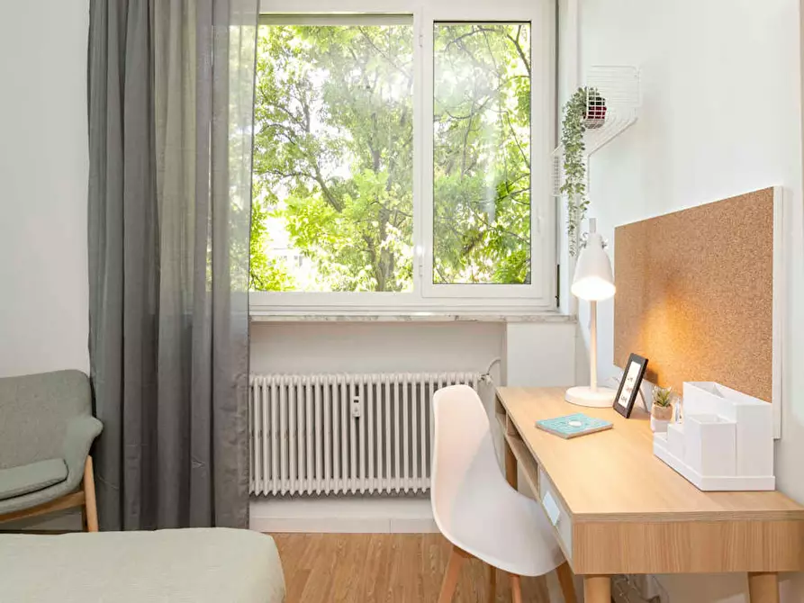 Immagine 5 di Camera in affitto  in Via Broletto a Milano