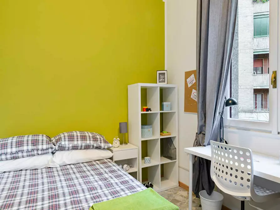 Immagine 1 di Camera in affitto  in Via Salvatore Barzilai a Milano