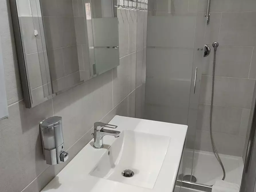 Immagine 3 di Camera in affitto  in Via degli Storni a Roma