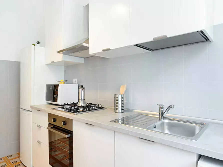 Immagine 9 di Camera in affitto  in Via Garegnano a Milano