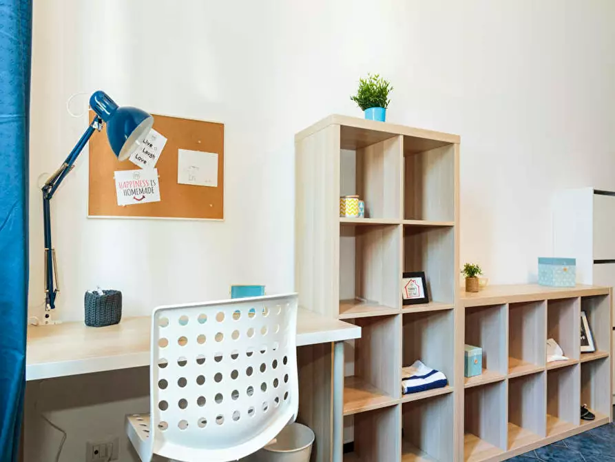 Immagine 5 di Camera in affitto  in Via Garegnano a Milano