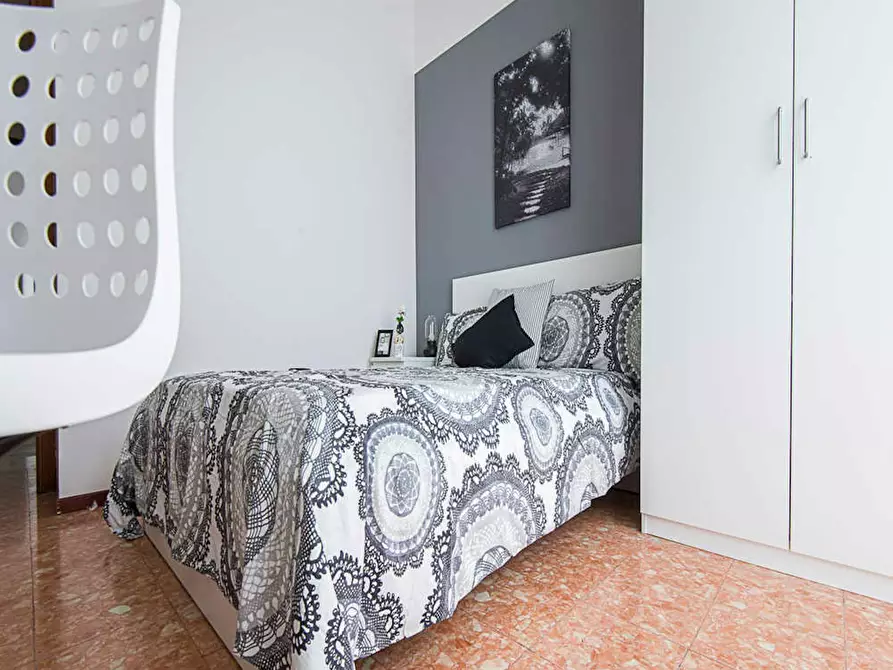 Immagine 2 di Camera in affitto  in Viale Emilio Caldara a Milano