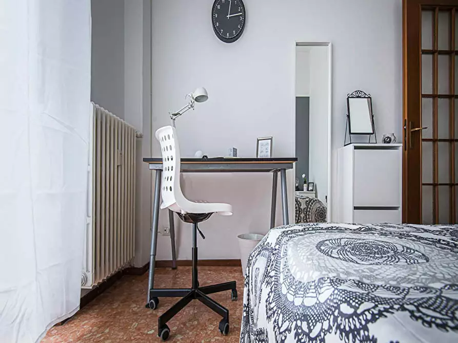 Immagine 6 di Camera in affitto  in Viale Emilio Caldara a Milano