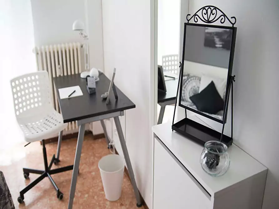 Immagine 7 di Camera in affitto  in Viale Emilio Caldara a Milano