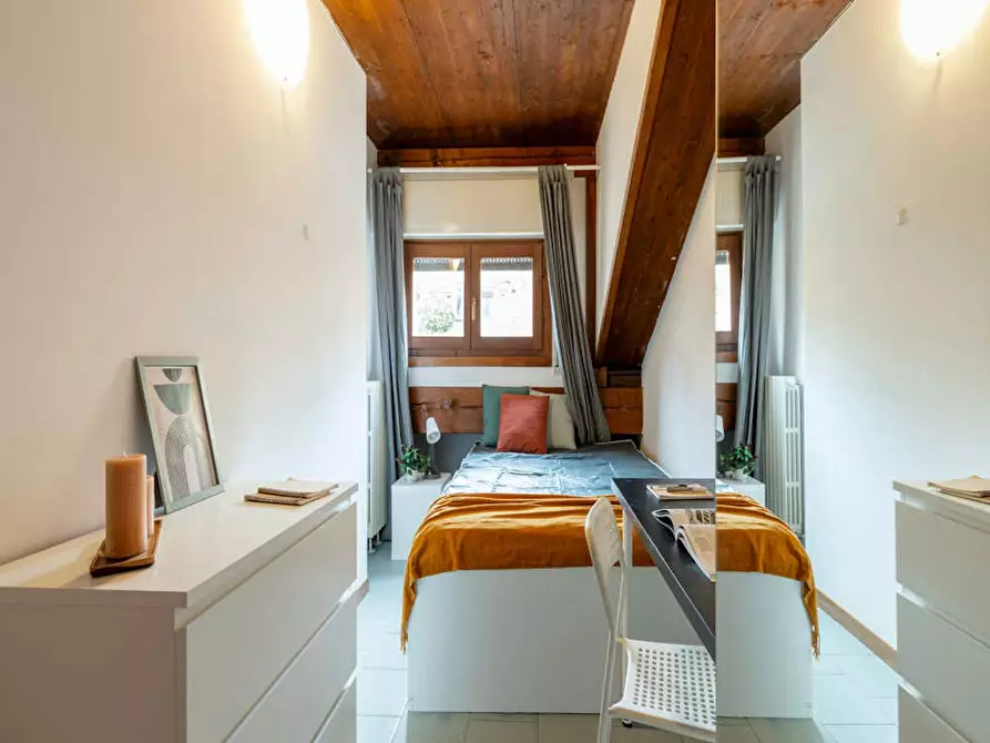 Immagine 1 di Camera in affitto  in Via Jacopo della Quercia a Milano