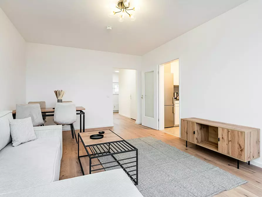 Immagine 1 di Appartamento in affitto  in Mehringplatz a Berlin Kreuzberg