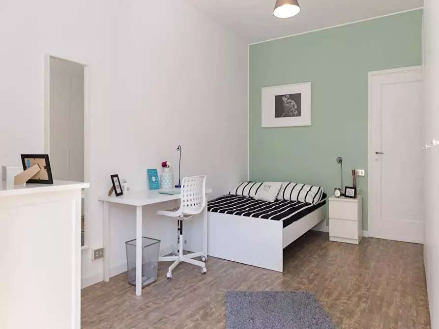 Immagine 1 di Camera in affitto  in Via Luigi Luzzatti a Milano