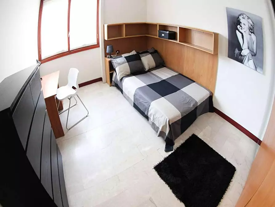 Immagine 1 di Camera in affitto  in Via Angelo de Vincenti a Milano