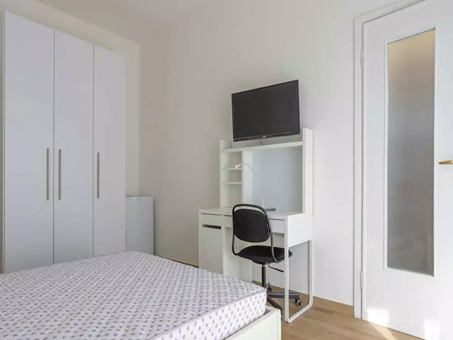 Immagine 10 di Camera in affitto  in Viale San Gimignano a Milano