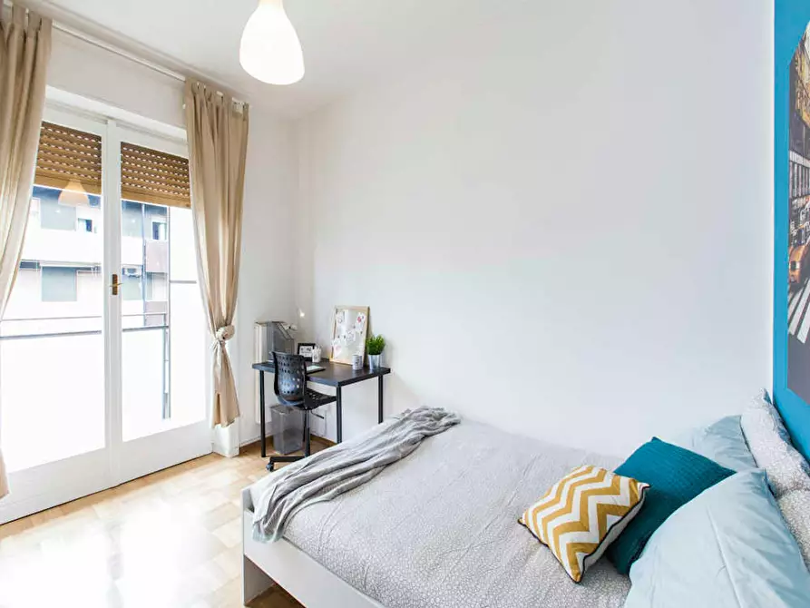 Immagine 1 di Camera in affitto  in Via Gianni Caproni a Milano