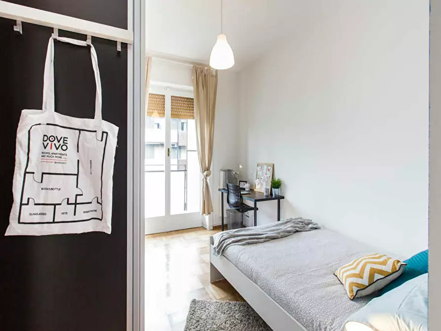 Immagine 5 di Camera in affitto  in Via Gianni Caproni a Milano