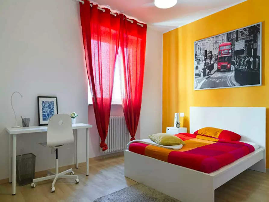 Immagine 1 di Camera in affitto  in Via Lucca a Milano