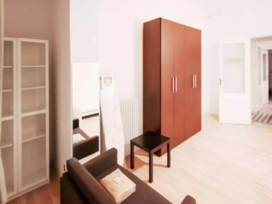Immagine 3 di Camera in affitto  in Viale Sondrio a Milano