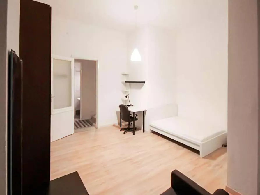 Immagine 1 di Camera in affitto  in Viale Sondrio a Milano