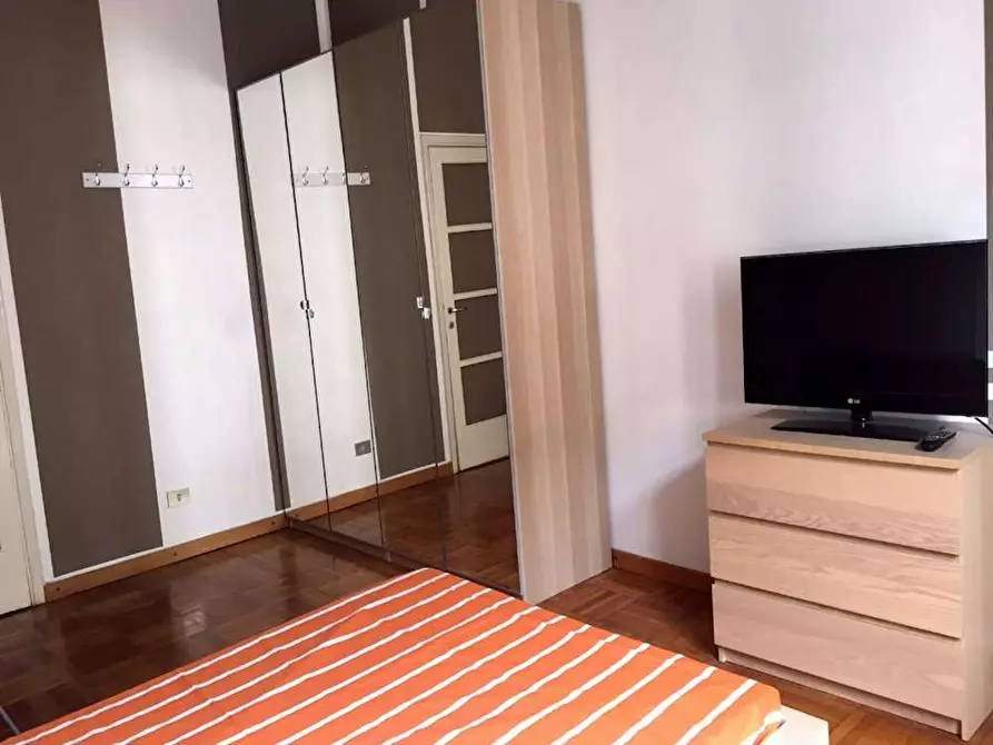 Immagine 5 di Camera in affitto  in Via Giulio e Corrado Venini a Milano
