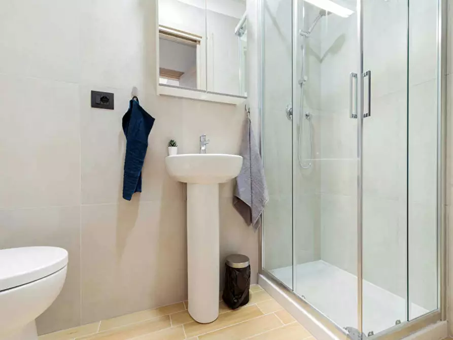 Immagine 10 di Camera in affitto  in Via Padova a Torino