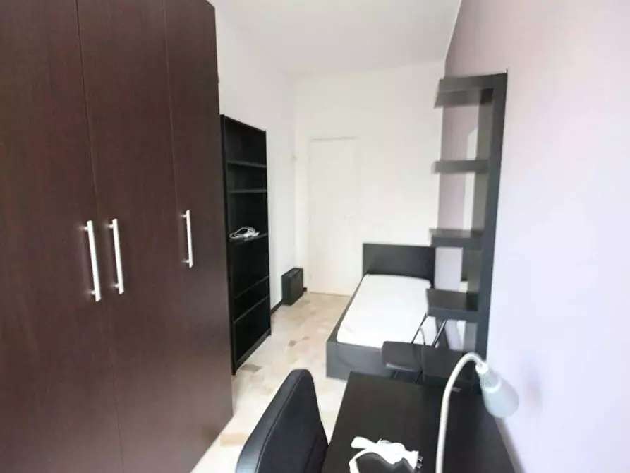 Immagine 3 di Camera in affitto  in Via Raffaello Bertieri a Milano