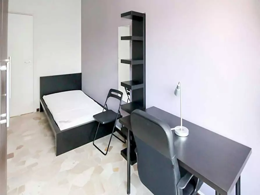 Immagine 2 di Camera in affitto  in Via Raffaello Bertieri a Milano