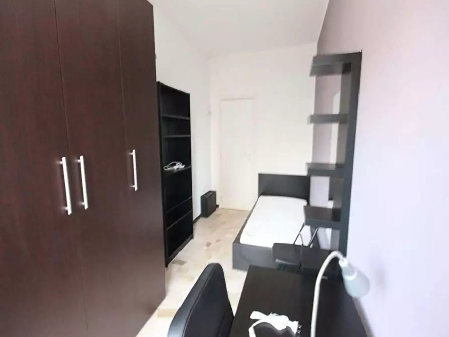 Immagine 3 di Camera in affitto  in Via Raffaello Bertieri a Milano