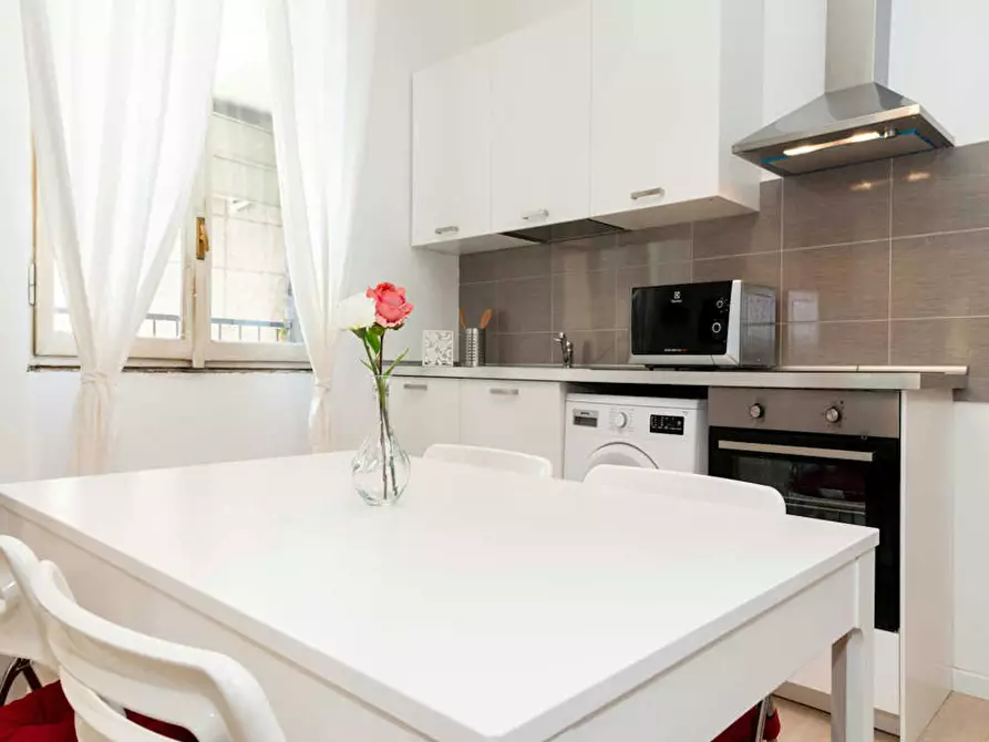 Immagine 10 di Camera in affitto  in Via Luigi Scrosati a Milano