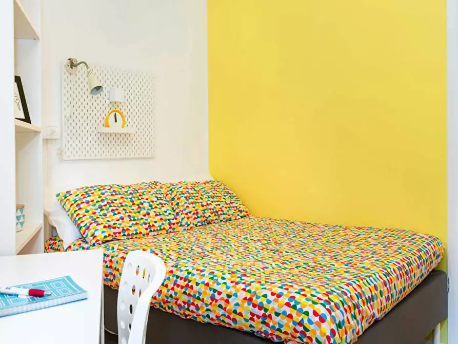 Immagine 1 di Camera in affitto  in Via Luigi Scrosati a Milano