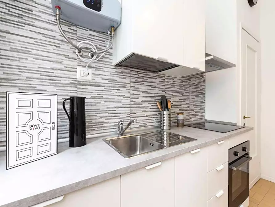 Immagine 10 di Camera in affitto  in Via Sulmona a Milano