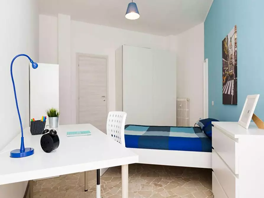 Immagine 1 di Camera in affitto  in Via dei Salici a Buccinasco