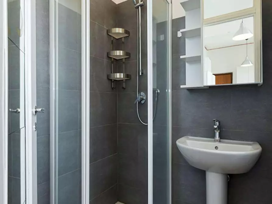 Immagine 10 di Camera in affitto  in Via dei Salici a Buccinasco