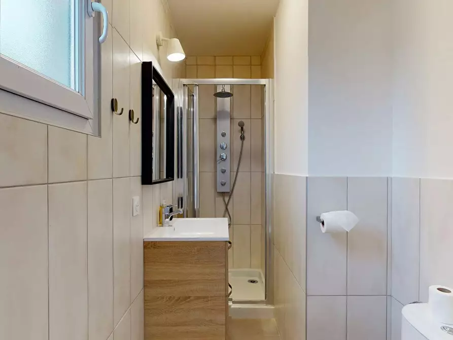 Immagine 5 di Camera in affitto  in Rue du Faubourg de Roubaix a Lille