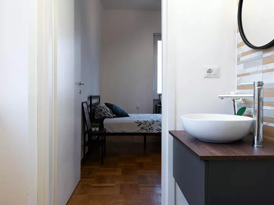 Immagine 4 di Camera in affitto  in Via Calatafimi a Milano