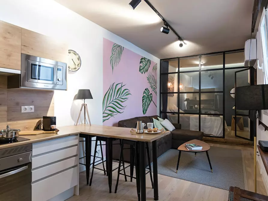 Immagine 1 di Appartamento in affitto  in Calle de Embajadores a Madrid