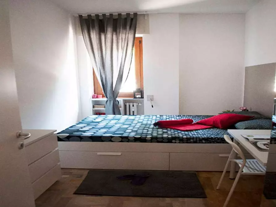 Immagine 2 di Camera in affitto  in Via Edoardo Bassini a Milano