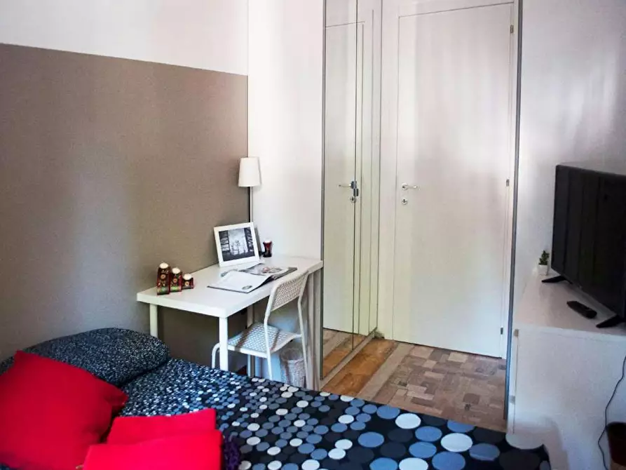 Immagine 6 di Camera in affitto  in Via Edoardo Bassini a Milano