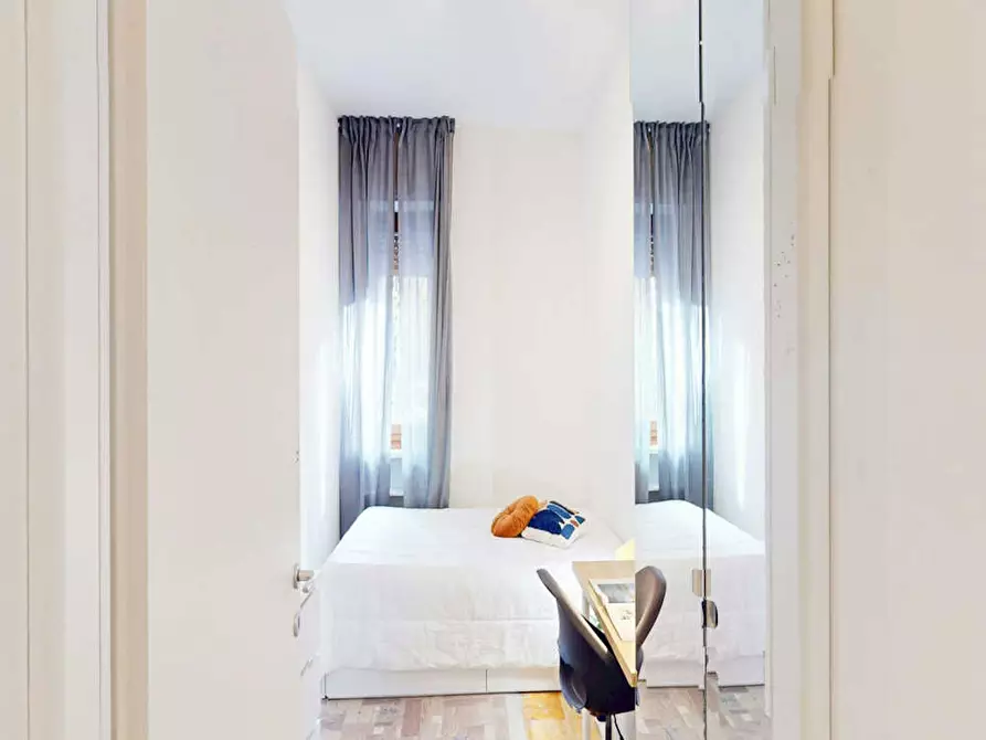 Immagine 2 di Camera in affitto  in Via Edoardo Bassini a Milano