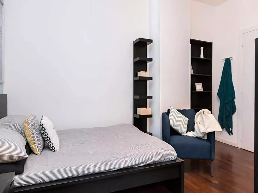 Immagine 5 di Camera in affitto  in Via Antonio Canova a Milano