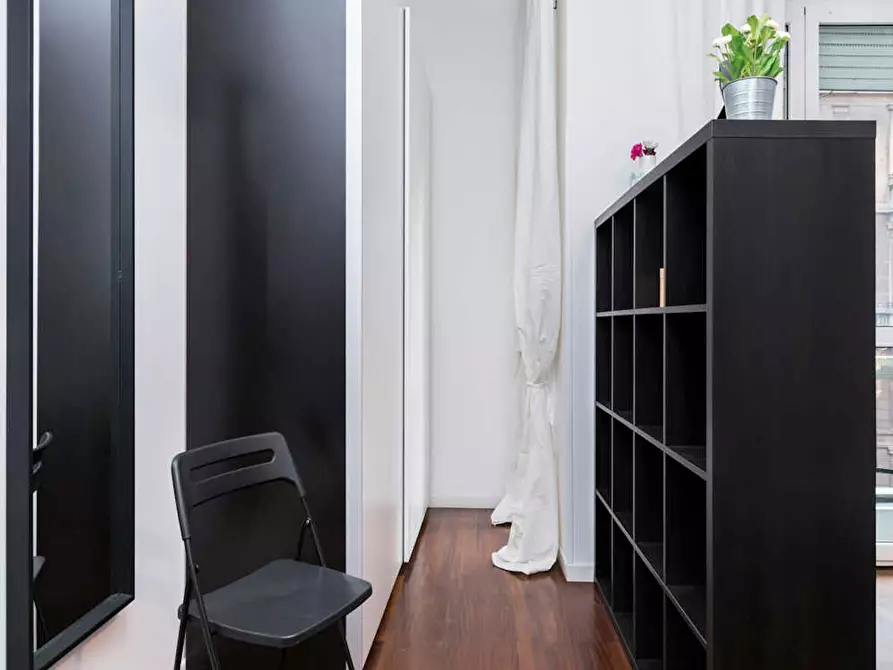 Immagine 2 di Camera in affitto  in Via Antonio Canova a Milano