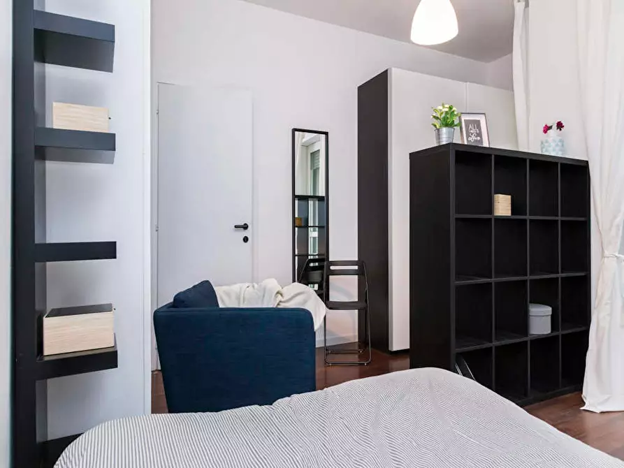 Immagine 6 di Camera in affitto  in Via Antonio Canova a Milano