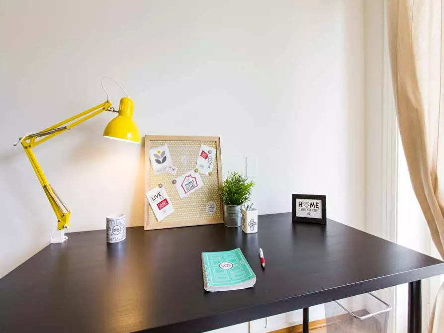 Immagine 5 di Camera in affitto  in Via Gianni Caproni a Milano